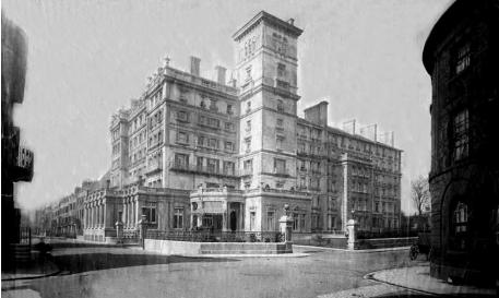 Burlington Hotel c.1900.  The road leading off into the distance on the left is Liverpool Street.  The hotel frontage and buildings fronting Liverpool Street beyond stand where the Gateway Flats now stand.