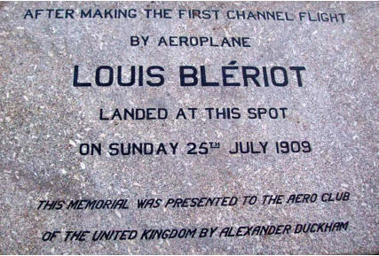Bl�riot Memorial. The plaque in the centre of the memorial.