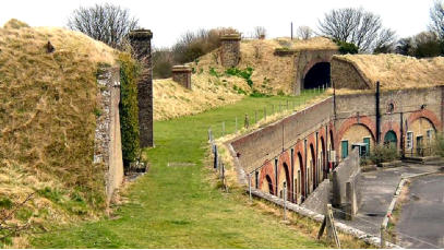 The main gun positions on top of the bomb proof barracks.