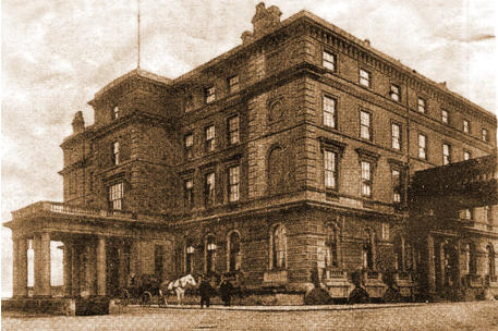 The Lord Warden Hotel, before 1898.  Showing the original main entrance on the left before the extension was built.  The walkway to the Town station can be seen to the right.